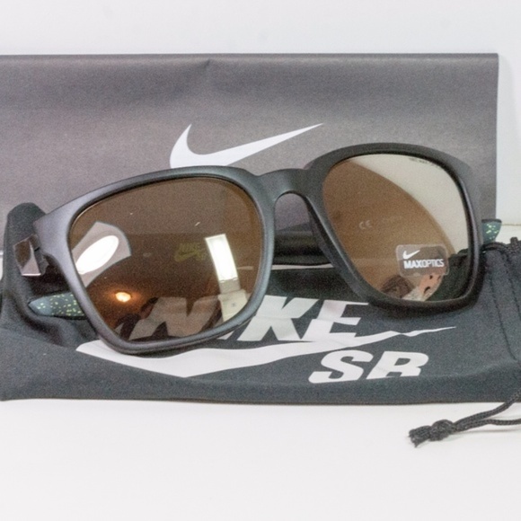 Nike Accessories - Nike Unisex Recover R Sunglasses